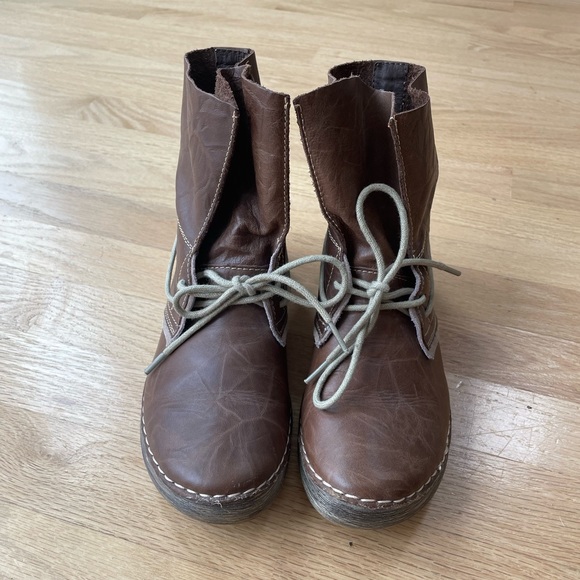 Bernie Mev. Brown Leather Hanzel Ankle Booties Size 38 EUC - Picture 6 of 12